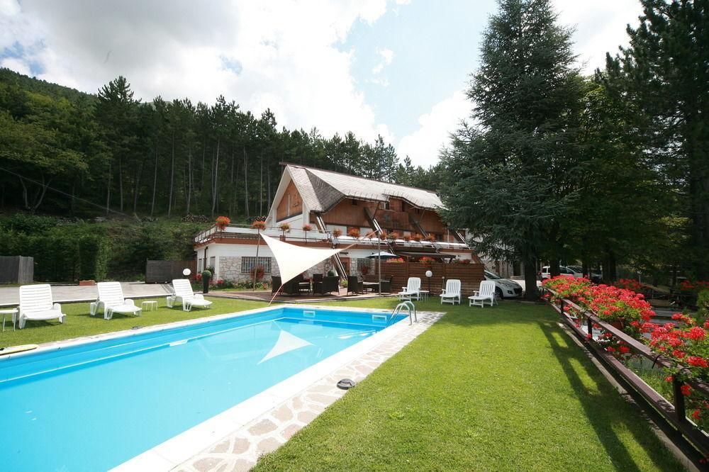 Hotel Nido Dell'Aquila Assergi Extérieur photo